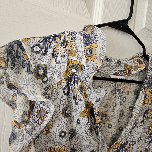 Floral Ruffle Sleeve Top - Picture 4 of 4